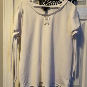 Woman’s white tunic top